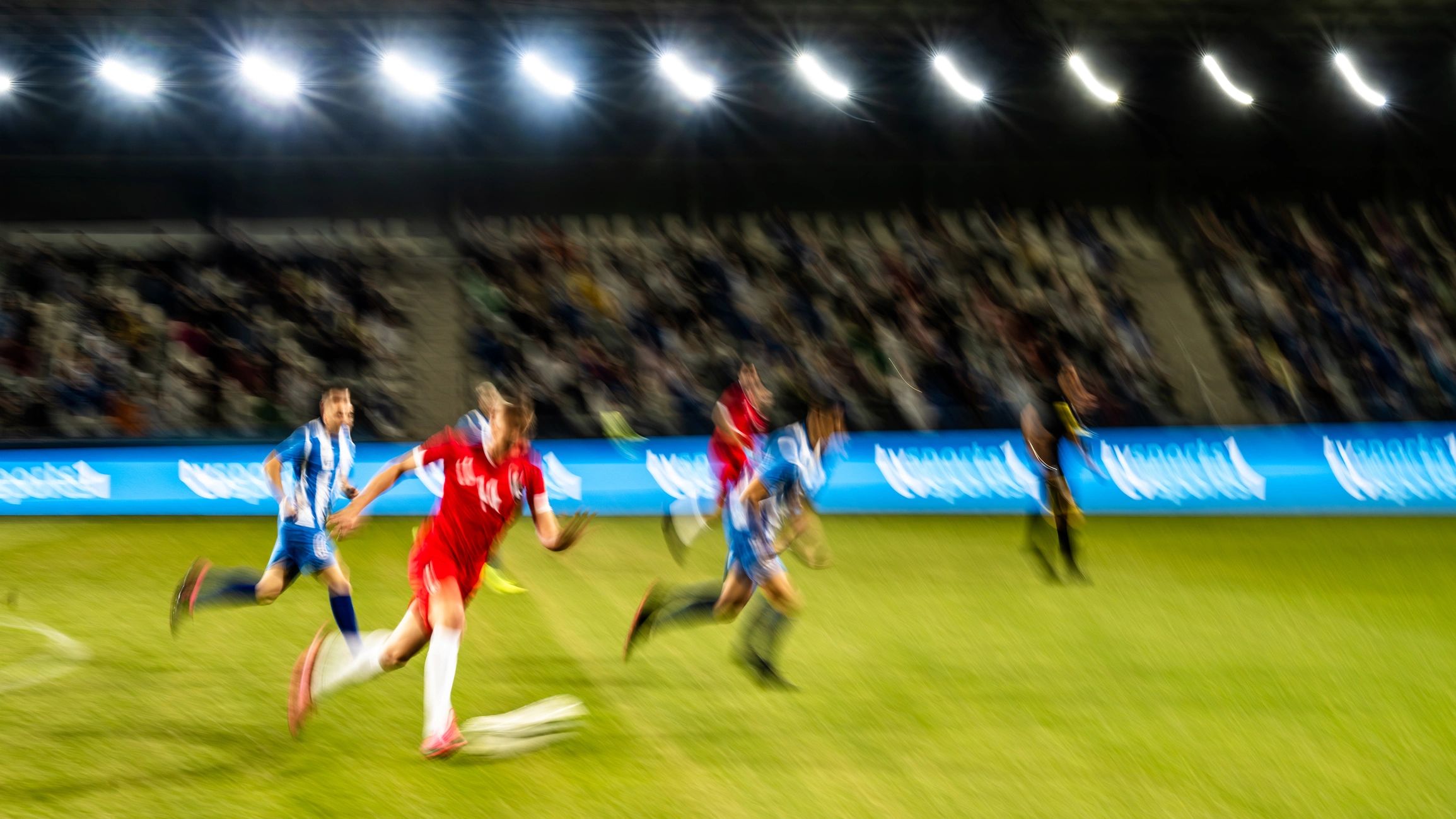 Jugadores de selecciones sudamericanas en un partido internacional
