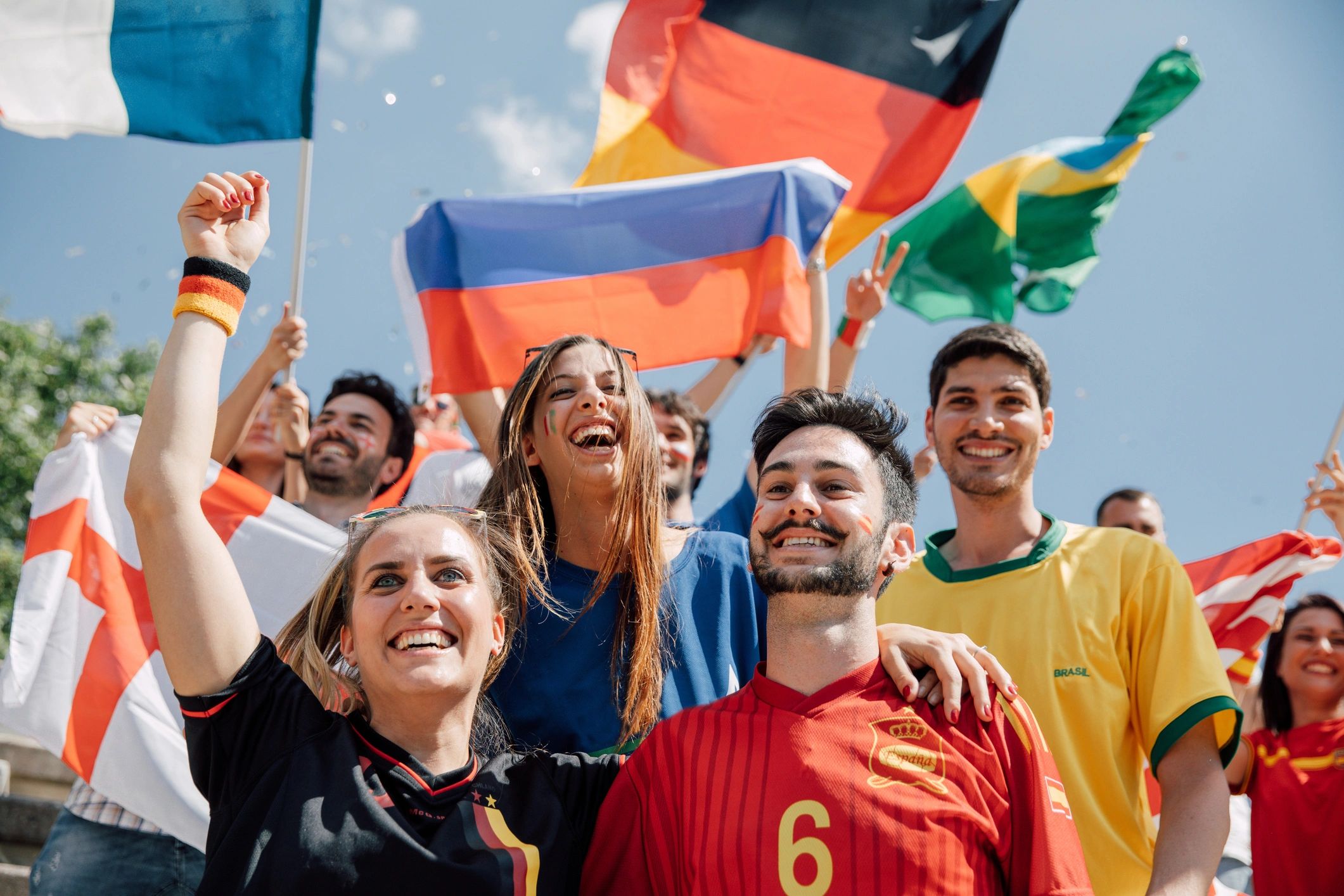 Aficionados internacionales celebrando la Eurocopa