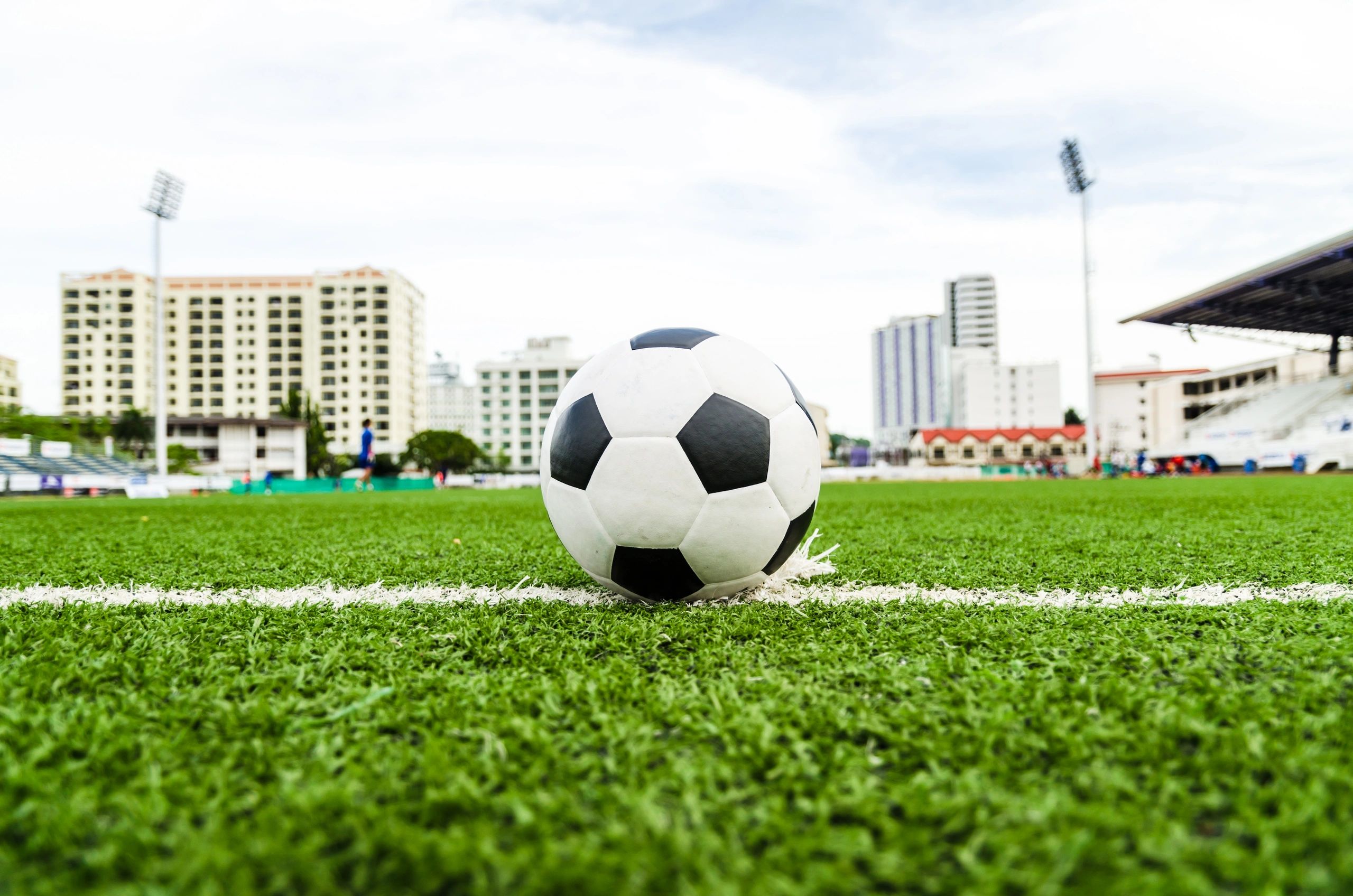 Balón sobre césped como recurso visual para la Eurocopa